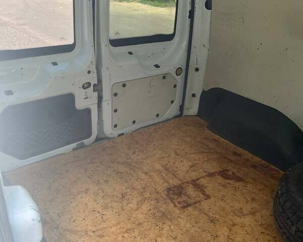 Белый Форд Транзит Коннект, объемом двигателя 1.8 л и пробегом 125 тыс. км за 5600 $, фото 13 на Automoto.ua