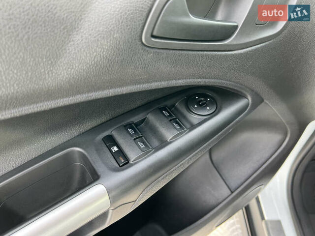 Белый Форд Транзит Коннект, объемом двигателя 1.6 л и пробегом 298 тыс. км за 8250 $, фото 22 на Automoto.ua