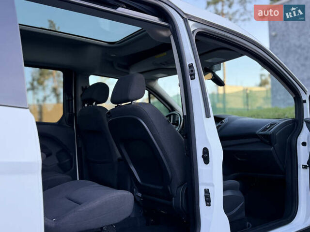 Белый Форд Транзит Коннект, объемом двигателя 2.49 л и пробегом 130 тыс. км за 12200 $, фото 52 на Automoto.ua