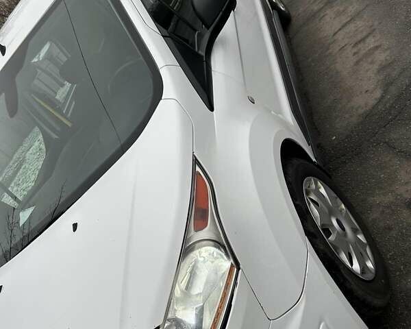 Белый Форд Транзит Коннект, объемом двигателя 2.5 л и пробегом 246 тыс. км за 8600 $, фото 1 на Automoto.ua