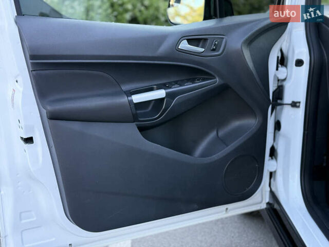 Белый Форд Транзит Коннект, объемом двигателя 2.49 л и пробегом 130 тыс. км за 12200 $, фото 38 на Automoto.ua