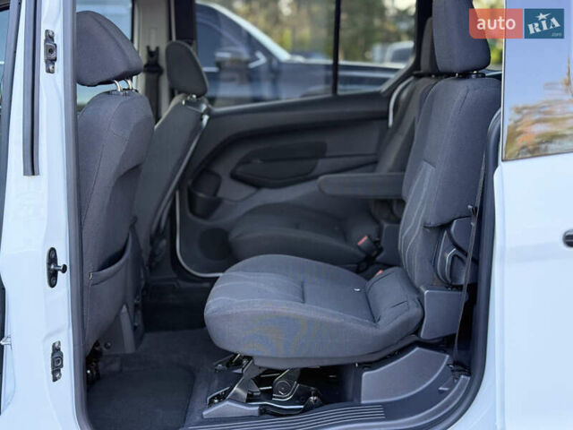 Белый Форд Транзит Коннект, объемом двигателя 2.49 л и пробегом 130 тыс. км за 12200 $, фото 41 на Automoto.ua