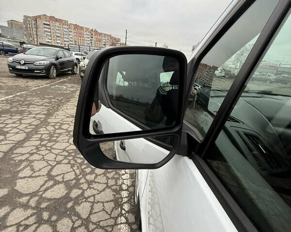 Белый Форд Транзит Коннект, объемом двигателя 1.5 л и пробегом 210 тыс. км за 12600 $, фото 12 на Automoto.ua