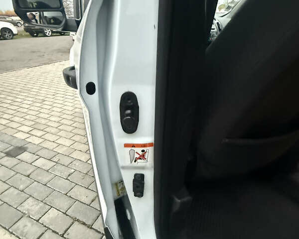 Белый Форд Транзит Коннект, объемом двигателя 1.5 л и пробегом 211 тыс. км за 12500 $, фото 25 на Automoto.ua