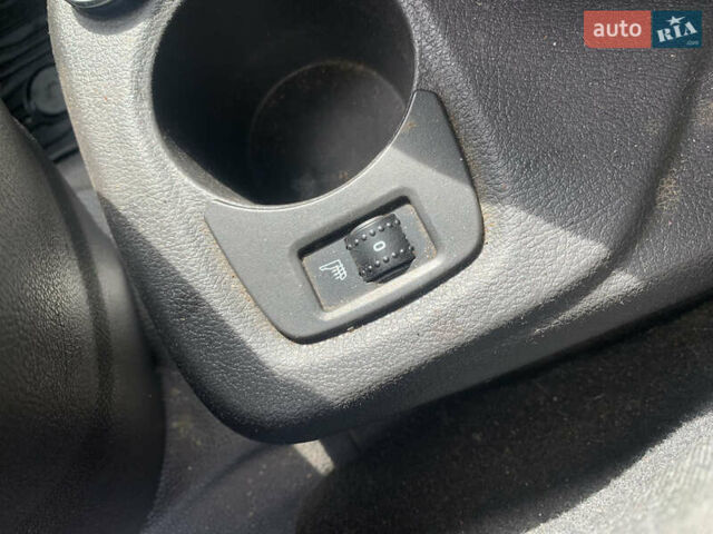 Белый Форд Транзит Коннект, объемом двигателя 1.6 л и пробегом 202 тыс. км за 8000 $, фото 6 на Automoto.ua