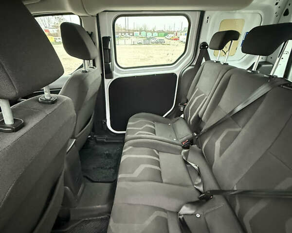 Белый Форд Транзит Коннект, объемом двигателя 1.5 л и пробегом 210 тыс. км за 12600 $, фото 10 на Automoto.ua