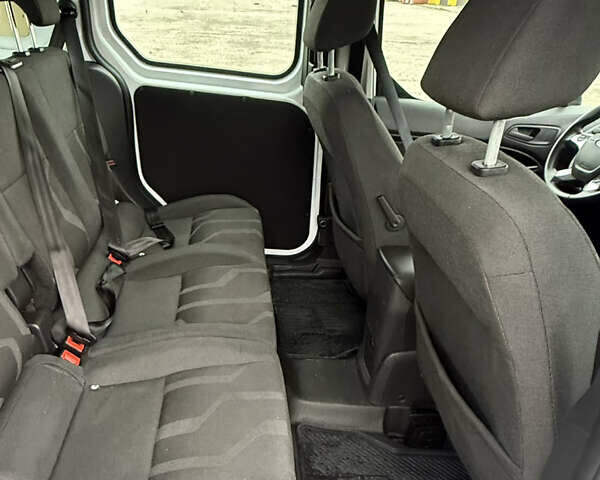 Белый Форд Транзит Коннект, объемом двигателя 1.5 л и пробегом 210 тыс. км за 12600 $, фото 11 на Automoto.ua