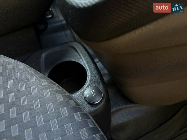 Белый Форд Транзит Коннект, объемом двигателя 1.5 л и пробегом 252 тыс. км за 13250 $, фото 14 на Automoto.ua