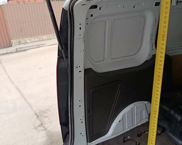 Белый Форд Транзит Коннект, объемом двигателя 2 л и пробегом 76 тыс. км за 13500 $, фото 3 на Automoto.ua