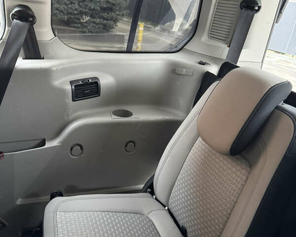 Білий Форд Транзит Коннект, об'ємом двигуна 2 л та пробігом 195 тис. км за 15555 $, фото 10 на Automoto.ua