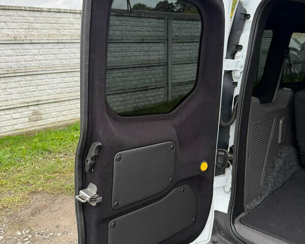 Білий Форд Транзит Коннект, об'ємом двигуна 1.5 л та пробігом 248 тис. км за 13850 $, фото 7 на Automoto.ua