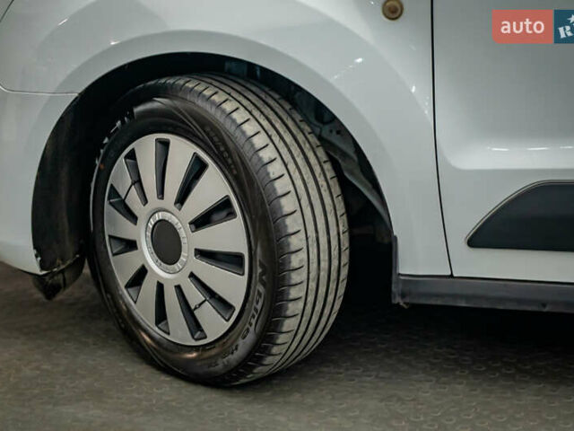 Белый Форд Транзит Коннект, объемом двигателя 1.5 л и пробегом 225 тыс. км за 11406 $, фото 8 на Automoto.ua