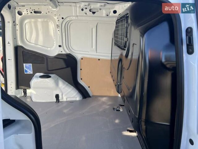 Белый Форд Транзит Коннект, объемом двигателя 1.5 л и пробегом 105 тыс. км за 10599 $, фото 12 на Automoto.ua