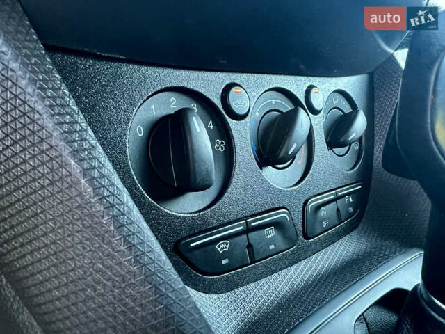 Черный Форд Транзит Коннект, объемом двигателя 1.5 л и пробегом 185 тыс. км за 10500 $, фото 31 на Automoto.ua