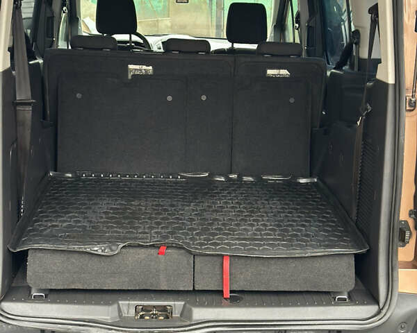 Коричневый Форд Транзит Коннект, объемом двигателя 1.56 л и пробегом 180 тыс. км за 10900 $, фото 6 на Automoto.ua