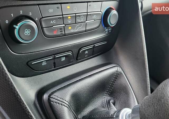 Червоний Форд Транзит Коннект, об'ємом двигуна 1.5 л та пробігом 68 тис. км за 15500 $, фото 1 на Automoto.ua