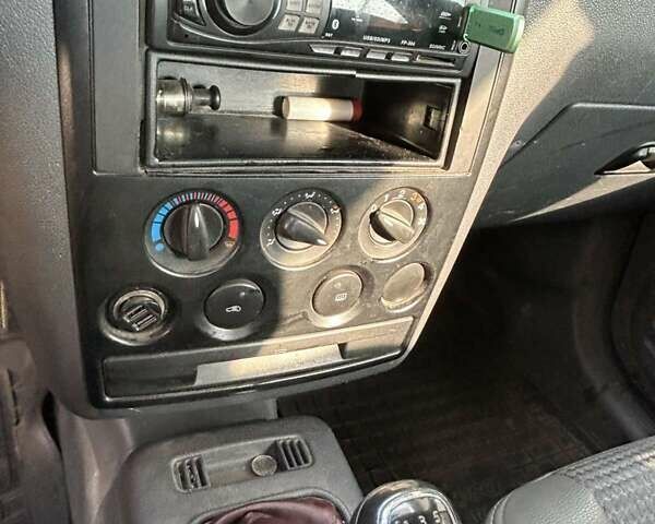 Красный Форд Транзит Коннект, объемом двигателя 1.75 л и пробегом 320 тыс. км за 4500 $, фото 20 на Automoto.ua