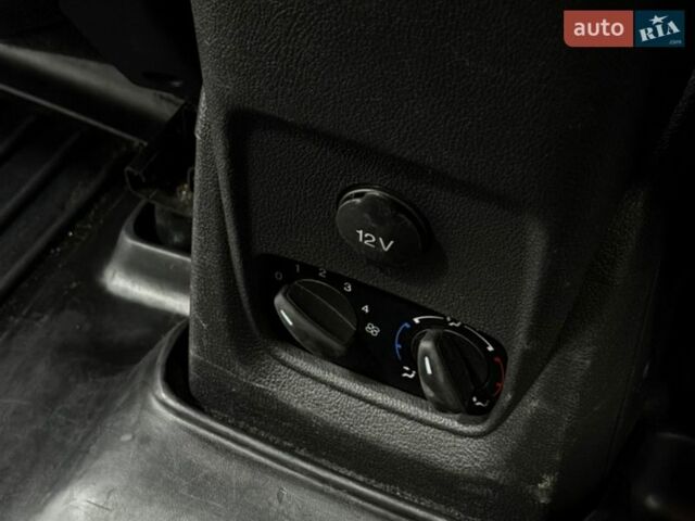 Красный Форд Транзит Коннект, объемом двигателя 0 л и пробегом 191 тыс. км за 13400 $, фото 17 на Automoto.ua