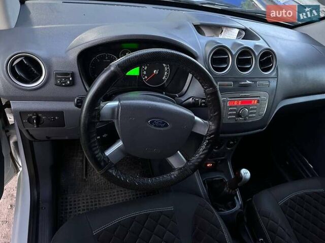 Форд Транзит Коннект, объемом двигателя 1.8 л и пробегом 285 тыс. км за 5750 $, фото 7 на Automoto.ua