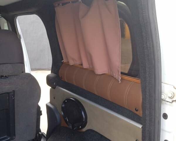 Форд Транзит Коннект, объемом двигателя 1.8 л и пробегом 283 тыс. км за 3900 $, фото 11 на Automoto.ua