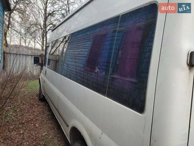 Белый Форд Транзит Коннект пасс., объемом двигателя 2.4 л и пробегом 400 тыс. км за 4500 $, фото 2 на Automoto.ua