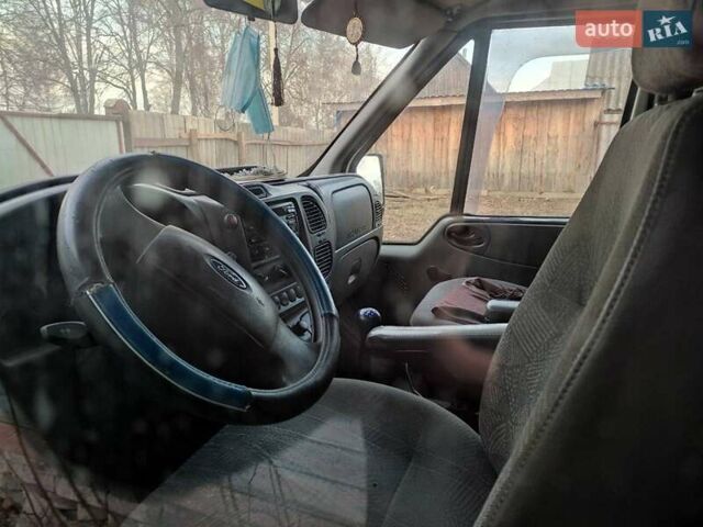 Белый Форд Транзит Коннект пасс., объемом двигателя 2.4 л и пробегом 400 тыс. км за 4500 $, фото 1 на Automoto.ua