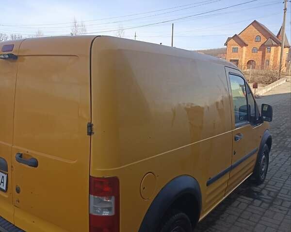 Желтый Форд Транзит Коннект, объемом двигателя 1.8 л и пробегом 2 тыс. км за 3250 $, фото 3 на Automoto.ua
