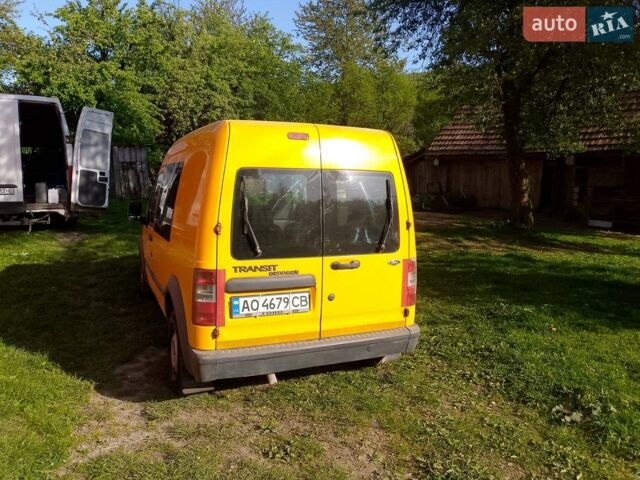 Желтый Форд Транзит Коннект, объемом двигателя 1.8 л и пробегом 450 тыс. км за 3200 $, фото 2 на Automoto.ua