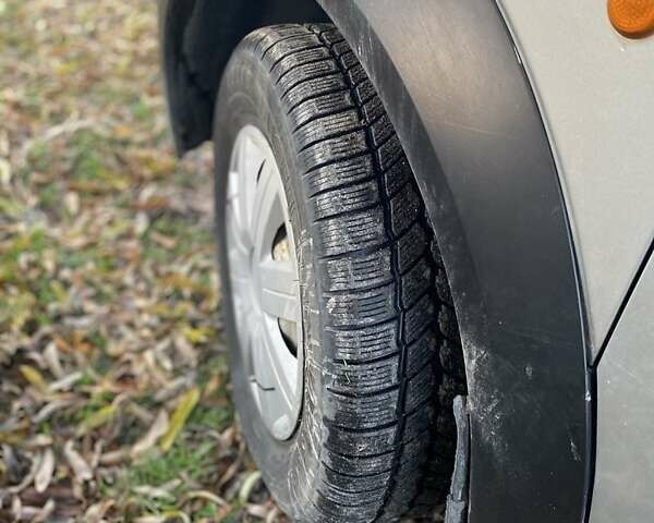 Серый Форд Транзит Коннект, объемом двигателя 1.8 л и пробегом 280 тыс. км за 3750 $, фото 9 на Automoto.ua