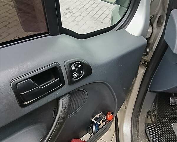 Сірий Форд Транзит Коннект, об'ємом двигуна 1.8 л та пробігом 334 тис. км за 4900 $, фото 3 на Automoto.ua