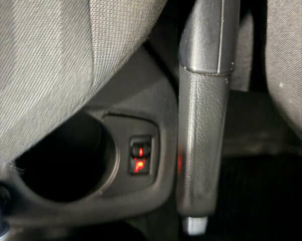 Сірий Форд Транзит Коннект, об'ємом двигуна 1.5 л та пробігом 203 тис. км за 10700 $, фото 17 на Automoto.ua