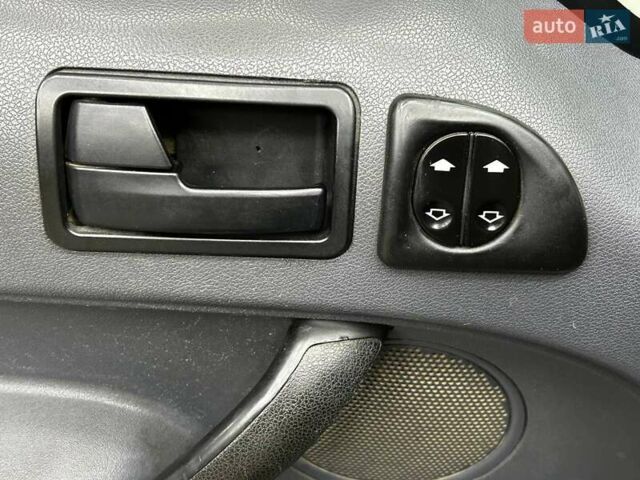 Серый Форд Транзит Коннект, объемом двигателя 1.8 л и пробегом 390 тыс. км за 5700 $, фото 8 на Automoto.ua