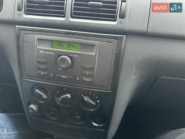 Сірий Форд Транзит Коннект, об'ємом двигуна 1.8 л та пробігом 270 тис. км за 4800 $, фото 33 на Automoto.ua