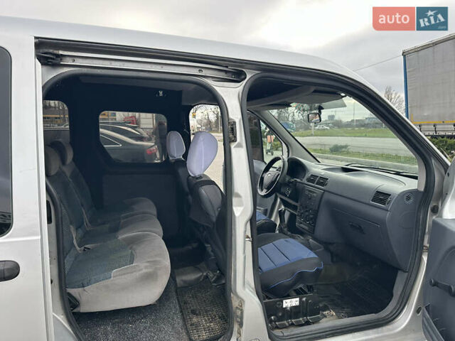 Сірий Форд Транзит Коннект, об'ємом двигуна 1.8 л та пробігом 270 тис. км за 4800 $, фото 31 на Automoto.ua
