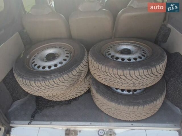 Серый Форд Транзит Коннект, объемом двигателя 1.75 л и пробегом 305 тыс. км за 6000 $, фото 5 на Automoto.ua