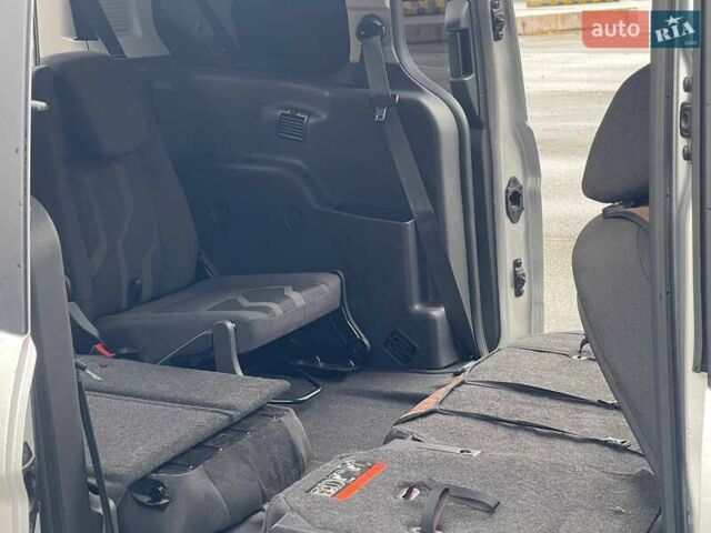 Серый Форд Транзит Коннект, объемом двигателя 2.5 л и пробегом 234 тыс. км за 11800 $, фото 11 на Automoto.ua