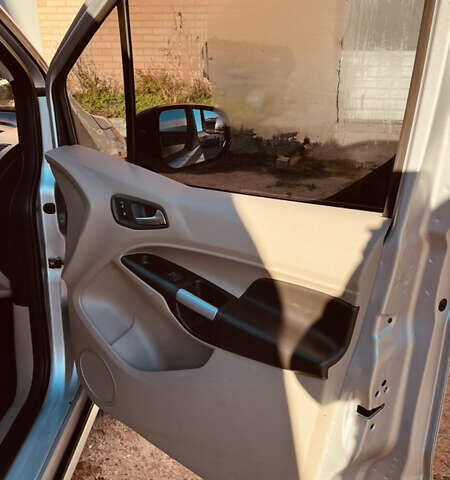 Серый Форд Транзит Коннект, объемом двигателя 2.5 л и пробегом 108 тыс. км за 14000 $, фото 5 на Automoto.ua