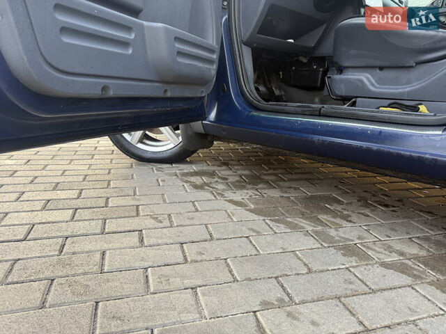 Синій Форд Транзит Коннект, об'ємом двигуна 1.8 л та пробігом 321 тис. км за 7000 $, фото 9 на Automoto.ua