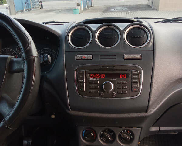 Синій Форд Транзит Коннект, об'ємом двигуна 1.8 л та пробігом 356 тис. км за 3400 $, фото 12 на Automoto.ua