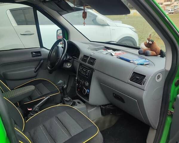 Зеленый Форд Транзит Коннект, объемом двигателя 1.8 л и пробегом 180 тыс. км за 4500 $, фото 1 на Automoto.ua