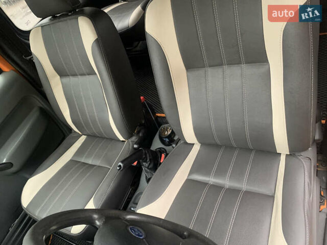 Помаранчевий Форд Транзит Коннект, об'ємом двигуна 1.8 л та пробігом 350 тис. км за 3900 $, фото 4 на Automoto.ua