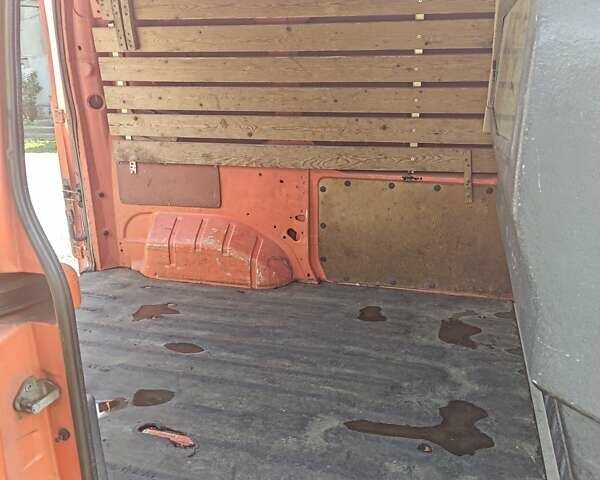 Оранжевый Форд Транзит Коннект, объемом двигателя 1.75 л и пробегом 283 тыс. км за 3000 $, фото 3 на Automoto.ua