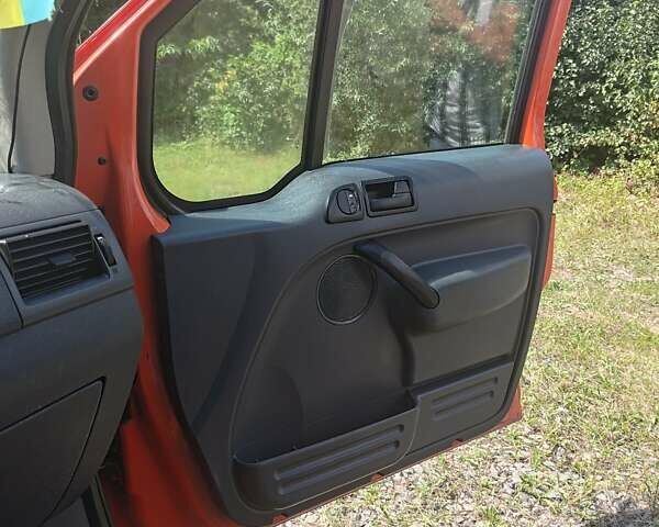 Оранжевый Форд Транзит Коннект, объемом двигателя 1.75 л и пробегом 283 тыс. км за 3000 $, фото 12 на Automoto.ua