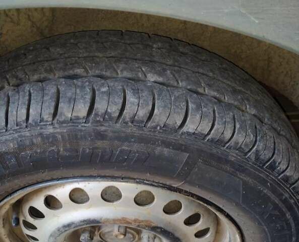 Оранжевый Форд Транзит Коннект, объемом двигателя 1.75 л и пробегом 283 тыс. км за 3000 $, фото 10 на Automoto.ua