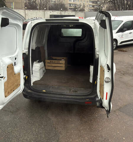 Белый Форд Транзит Курьер, объемом двигателя 1.5 л и пробегом 271 тыс. км за 6193 $, фото 11 на Automoto.ua