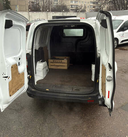 Белый Форд Транзит Курьер, объемом двигателя 1.5 л и пробегом 271 тыс. км за 6193 $, фото 12 на Automoto.ua