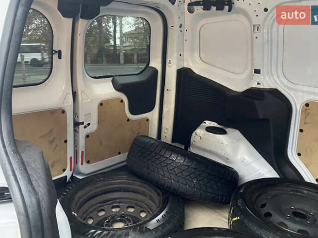 Белый Форд Транзит Курьер, объемом двигателя 1.5 л и пробегом 267 тыс. км за 7300 $, фото 9 на Automoto.ua