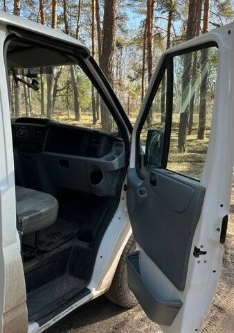 Белый Форд Транзит Кастом, объемом двигателя 2.2 л и пробегом 409 тыс. км за 8500 $, фото 7 на Automoto.ua