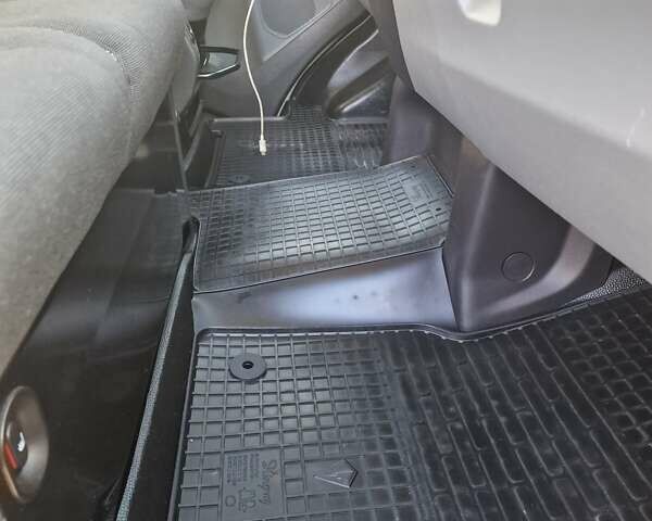 Белый Форд Транзит Кастом, объемом двигателя 2.2 л и пробегом 280 тыс. км за 10000 $, фото 15 на Automoto.ua