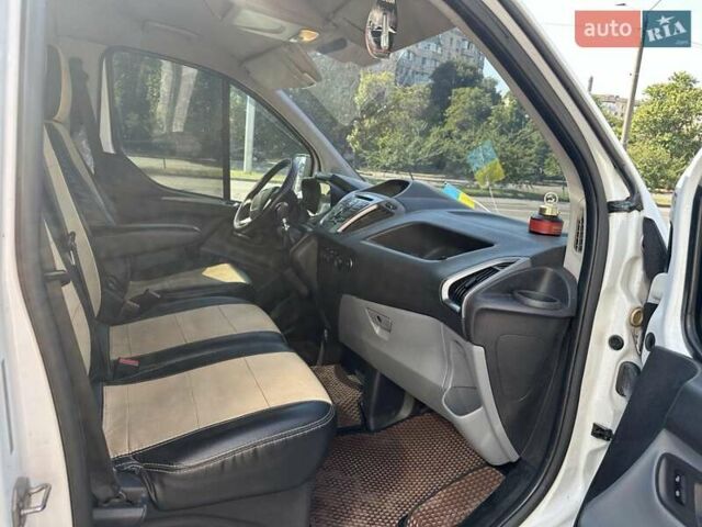 Белый Форд Транзит Кастом, объемом двигателя 2.2 л и пробегом 350 тыс. км за 10000 $, фото 3 на Automoto.ua